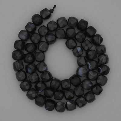 Намистини Агат гранований кубик 7х7мм+- на нитці, довжина 39см+