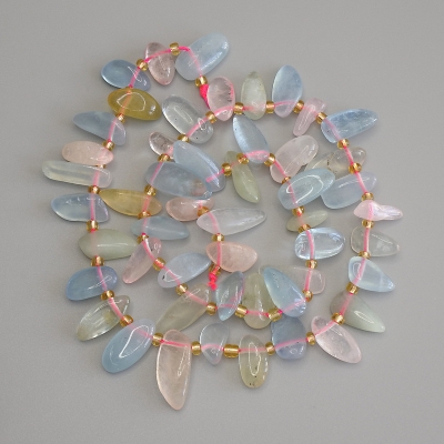 Намистини Морганіт галтівка метелик 14-17х6-8мм+- бісер 3мм+- на нитці, довжина 41см+ Намистини Морганіт галтівка метелик 14-17х6-8мм+- бісер 3мм+- на нитці, довжина 41см+