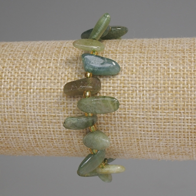 Браслет Турмалін зелений галтівка метелик 10-15х6-8мм+- бісер 3мм+-, довжина 18см+- стрейч