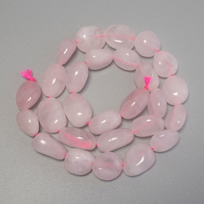 Намистини Рожевий кварц галтівка, діаметр 12-19х12мм+- на нитці, довжина 40см+