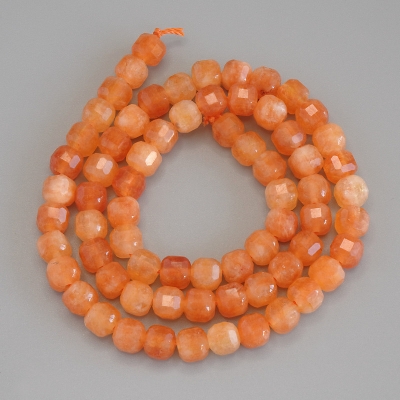 Намистини Нефрит Машан гранований кубик, діаметр 6х6мм+- на нитці, довжина 40см+