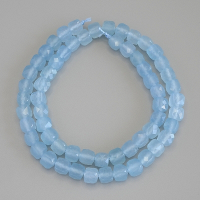 Намистини Аквамарин гранований кубик, діаметр 7х7мм+- на нитці, довжина 41см+ Намистини Аквамарин гранований кубик, діаметр 7х7мм+- на нитці, довжина 41см+