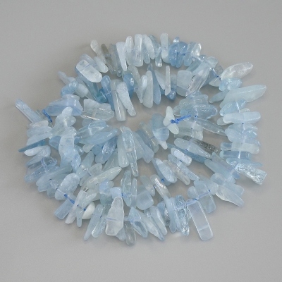 Намистини Аквамарин крихта, діаметр 10-15х2-4мм+- на нитці, довжина 42см+