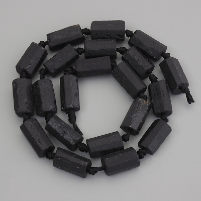 Намистини Турмалін Шерл необроблене каміння, діаметр 14х8мм+- на нитці, довжина 41см+