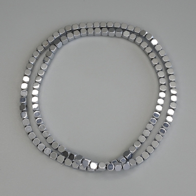 Намистини Гематит колір срібло кубик 4х4мм+- на волосіні, довжина 40см+
