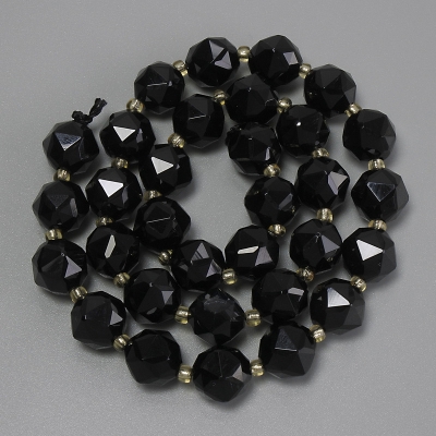 Намистини чорний Турмалін багатогранники, діаметр 9, 5х9мм+- бісер 3мм+-, довжина 38см+- на нитці