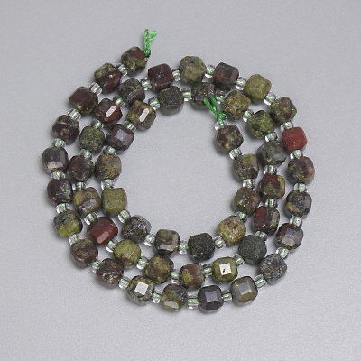 Намистини Яшма Кров Дракона гранований кубик 5х5мм+- бісер 3мм+-, довжина 38см+- на нитці