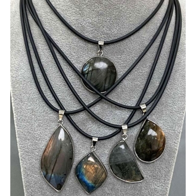 Кулон Лабрадор в оправі, діаметр асорті 30х52х10-44х25х8мм+- на шнурку, довжина 50см+5см+- ланцюжок