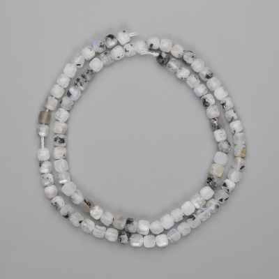 Намистини Адуляр гранований кубик 4х4мм+-, довжина 38см+- на нитці