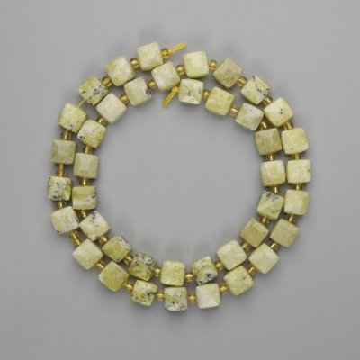 Намистини Жадеїт гранований кубик 7х7мм+- бісер 3мм+-, довжина 40см+