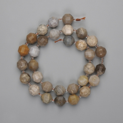 Намистини Корал багатогранник 10х9мм+- бісер 3мм+-, довжина 38см+