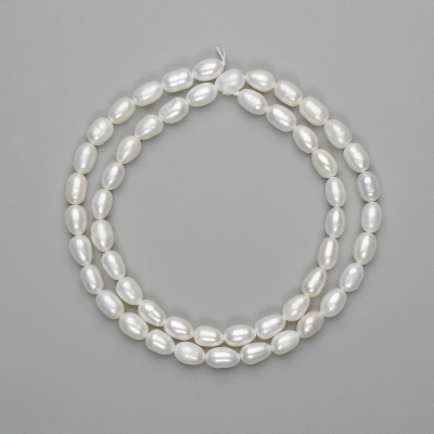 Намистини з натуральних річкових перлів 6-6, 5х4, 5мм+-, довжина 35см+- на нитці Намистини з натуральних річкових перлів 6-6, 5х4, 5мм+-, довжина 35см+- на нитці