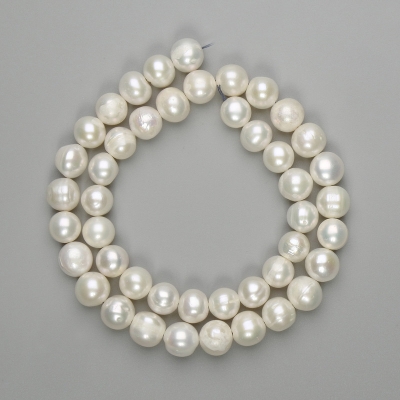 Намистини з натуральних річкових перлів 8, 5х8-8, 5мм+-, довжина 38см+- на нитці