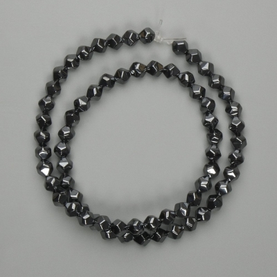 Намистини Гематит багатогранник 6мм+-, довжина 39см+- на волосіні