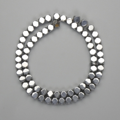 Намистини Гематит багатогранник 5, 5х5, 5мм+- колір срібло, довжина 39см+