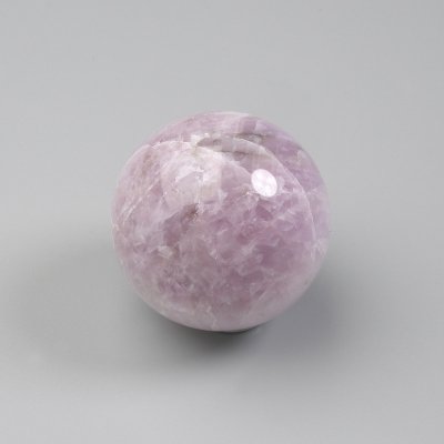 Сувенірна куля натуральний камінь Кунцит, діаметр 30-45мм+- асорті розміри (ціна за 100г. ) вага від 120 г