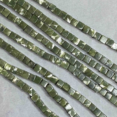 Намистини Жадеїт кубик 5-6мм+-, довжина 36см +- на волосіні