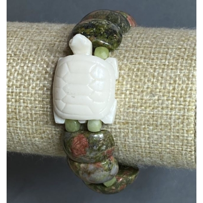 Браслет Геліотроп ланка 19х12мм+- Жадеїт кубик 5мм+- Черепаха Акрил 30х22мм+-, довжина 18см +- стрейч