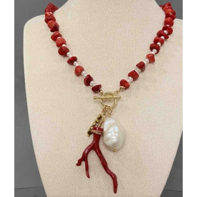 Кольє Корал крихта, діаметр 8-10мм+- Річкові перли овальні, діаметр 4х3мм+ з підвісками Гілочка та Барочна перлина, довжина 43см +Тогл