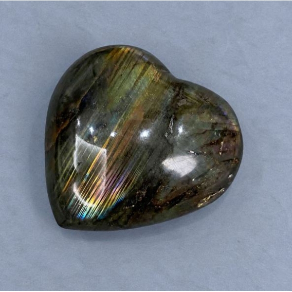 Камінь сувенірний Лабрадор у формі серця 57х54мм+- вага 130г