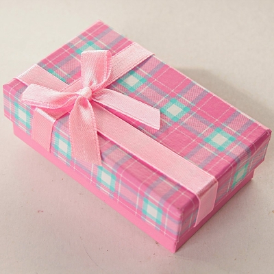 Подарункова коробочка 17-2 для сережок і каблучок прямокутна Рожеві середня 24 шт. (8/5/3 см)