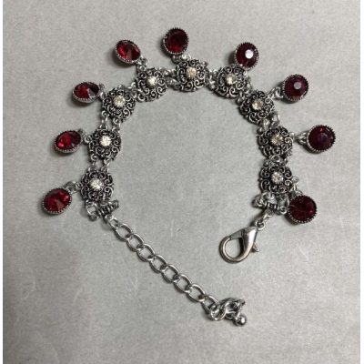 Браслет з червоними кристалами підвісками, довжина 18-23см колір металу "срібло"