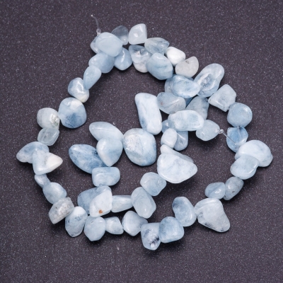 Намистини з натурального каменю Аквамарин галтівка "метелик", діаметр 7-14 (+ -) мм нитка, довжина 39см