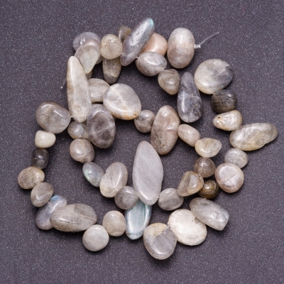 Намистини з натурального каменю Лабрадор галтівка "метелик", діаметр 8-12 (+ -) мм нитка, довжина 39см