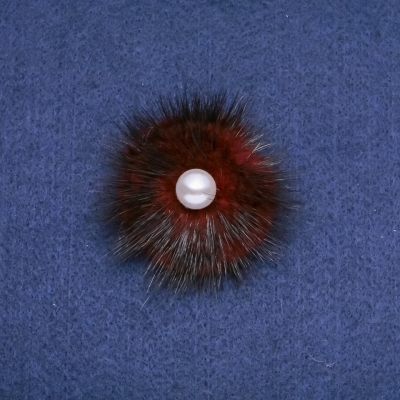 Брошка з хутра Норки бордо з намистиною, діаметр 50мм