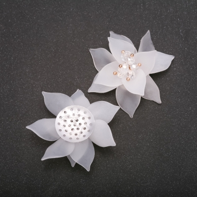 Фурнітура нашивка Квітка Лілії білий акрил, діаметр 50 (+ -) мм