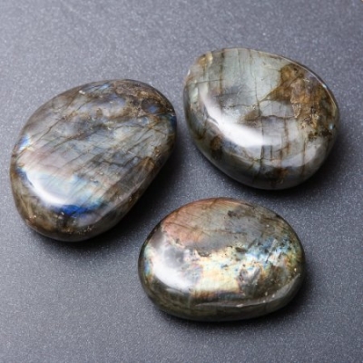 УЦІНКА Сувенір натуральний камінь Лабрадор ціна за 100грам 53-85х40-53мм+- асорті розмір