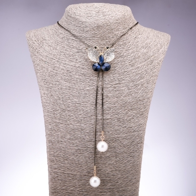 Підвіска-галстук Метелик з синіми кристалами і білими намистинами