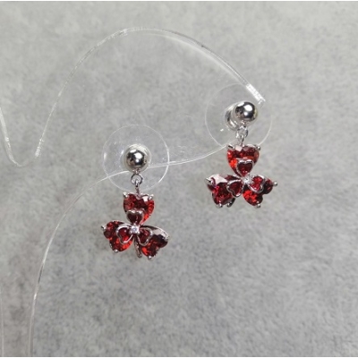Сережки "Конюшина" з червоними кристалами 17х12 мм