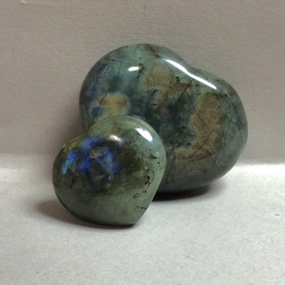 Камінь сувенірний Лабрадор у формі серця асорті розмірів (ціна за 100г.) вага від 110г