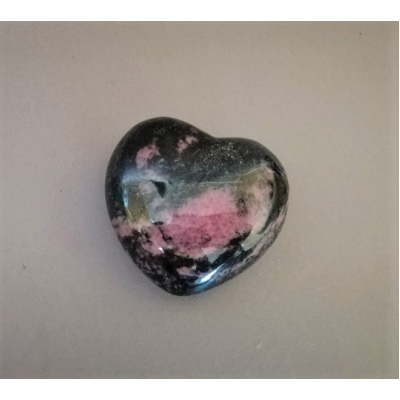 Камінь сувенірний Родоніт у формі серця асорті (ціна за 100 грам) вага від 350г.