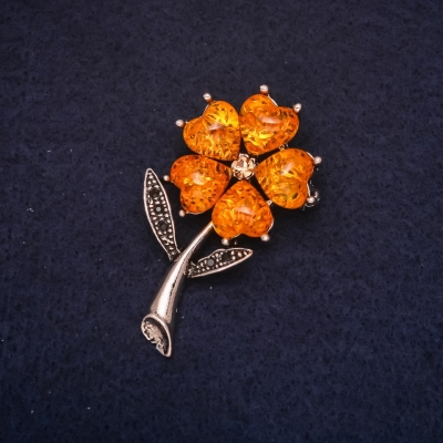 Брошка бурштинова (іміт) Квітка 47х28мм колір жовтий метал сріблястий