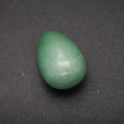 Яйце сувенір з натурального каменю Нефрит, діаметр 35х25+-мм