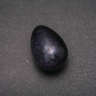 Яйце сувенір з натурального каменю Авантюрин Синій Пісок Ніч Каїра, діаметр 35х25+-мм