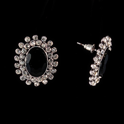 Сережки-пусети в "Англійському стилі" з чорними кристалами в оправі з страз / під "срібло" / 25 * 20мм