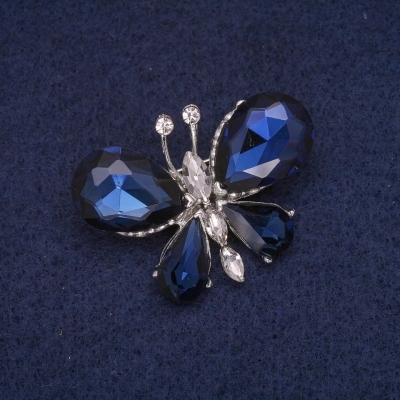 Брошка Метелик з білими і синіми кристалами, сріблястий метал 28х38мм