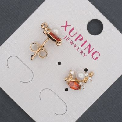 Сережки пусети кульчики Xuping з червоними кристалами та Майоркою, діаметр 8х13мм Позолота 18К Сережки пусети кульчики Xuping з червоними кристалами та Майоркою, діаметр 8х13мм Позолота 18К