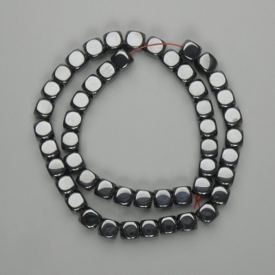 Намистини з Гематіта нитка кубик, діаметр 8х8 (+ -) мм, довжина 40см