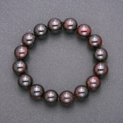 Браслет з натурального каменю Гранат на резинці гладка кулька, діаметр 12(+-)мм, довжина  18см