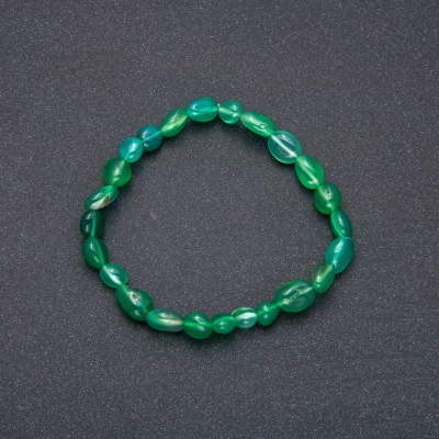 Браслет із натурального каменю Зелений Агат на резинці галтування, діаметр 7х10(+-)мм обхват 18см
