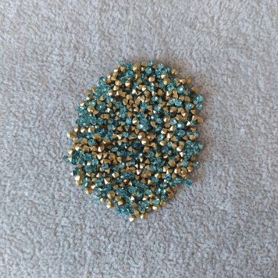 Стрази камінці колір блакитний, діаметр 2,5 (+ -) мм уп. / 4гр (+ -)