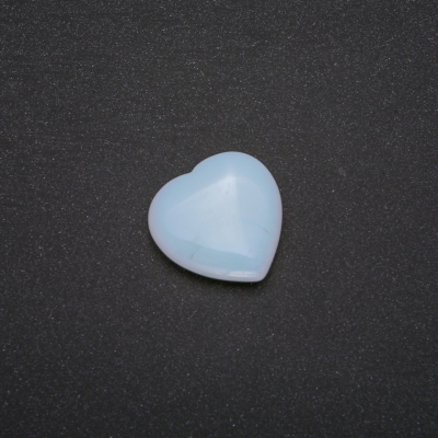 Сувенірний камінь Місячний Камінь у формі Серця 30х30х10(+-)мм