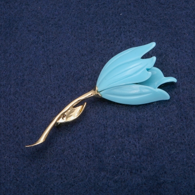 Брошка Квітка з блакитною емаллю, золотистий метал 30х72мм