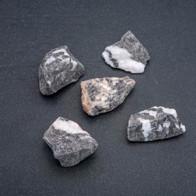 Натуральний необроблений сувенірний камінь галтівка Кварц (за 100г+-)