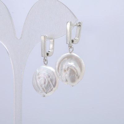 Сережки з натуральних барокових перлів, діаметр 16, довжина 35см +- з відливом бензин