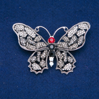 Брошка Метелик срібний метал, сірі, білі і червоні стрази 50х70мм + -